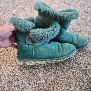 UGG Australia Big Kids Mid-Calf Shearling Boots (Teal/Multi) Sz 5 (6.5 / 7)